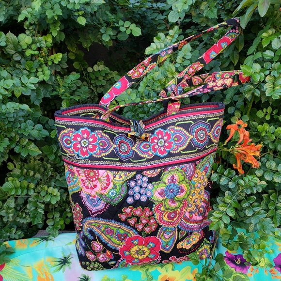 Vera Bradley Handbags - Vera Bradley EUC large tote floral pattern
